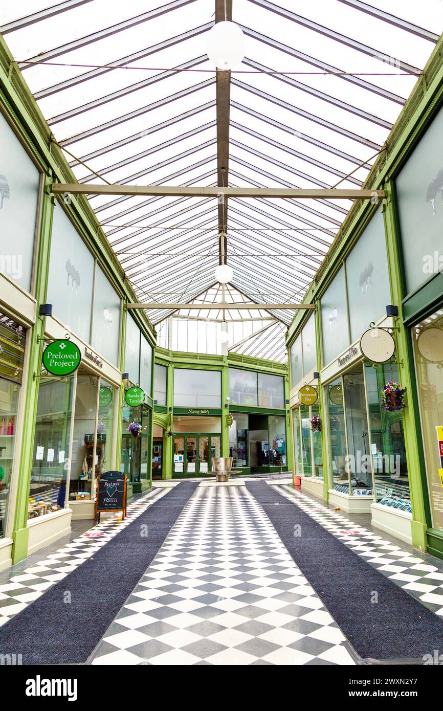 Intérieur de l'arcade à Letchworth Garden City, Hertfordshire, Royaume-Uni Banque D'Images