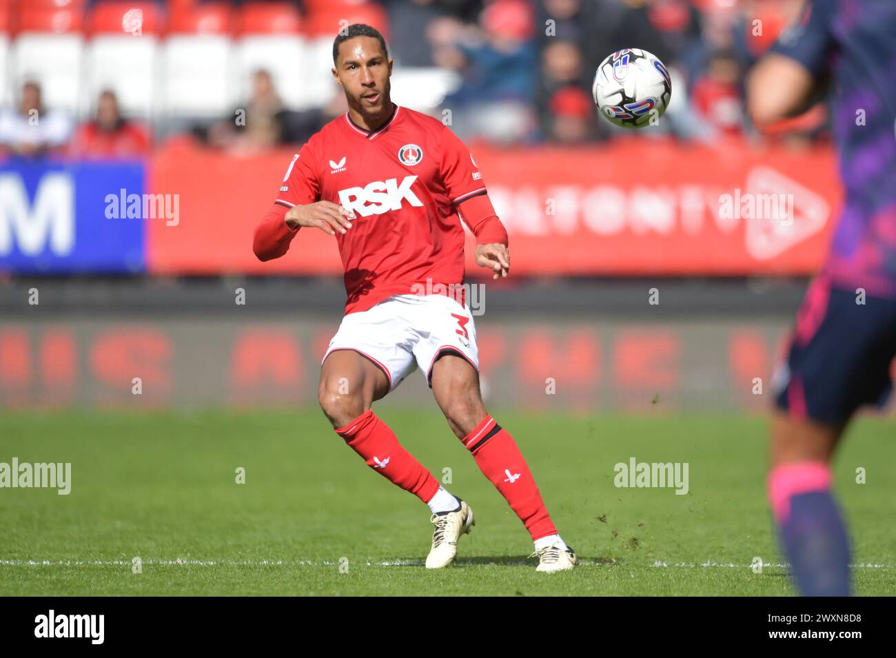 Londres, Angleterre. 1er avril 2024. Terell Thomas de Charlton Athletic pendant le match Sky Bet EFL League One entre Charlton Athletic et Stevenage. Kyle Andrews/Alamy Live News Banque D'Images