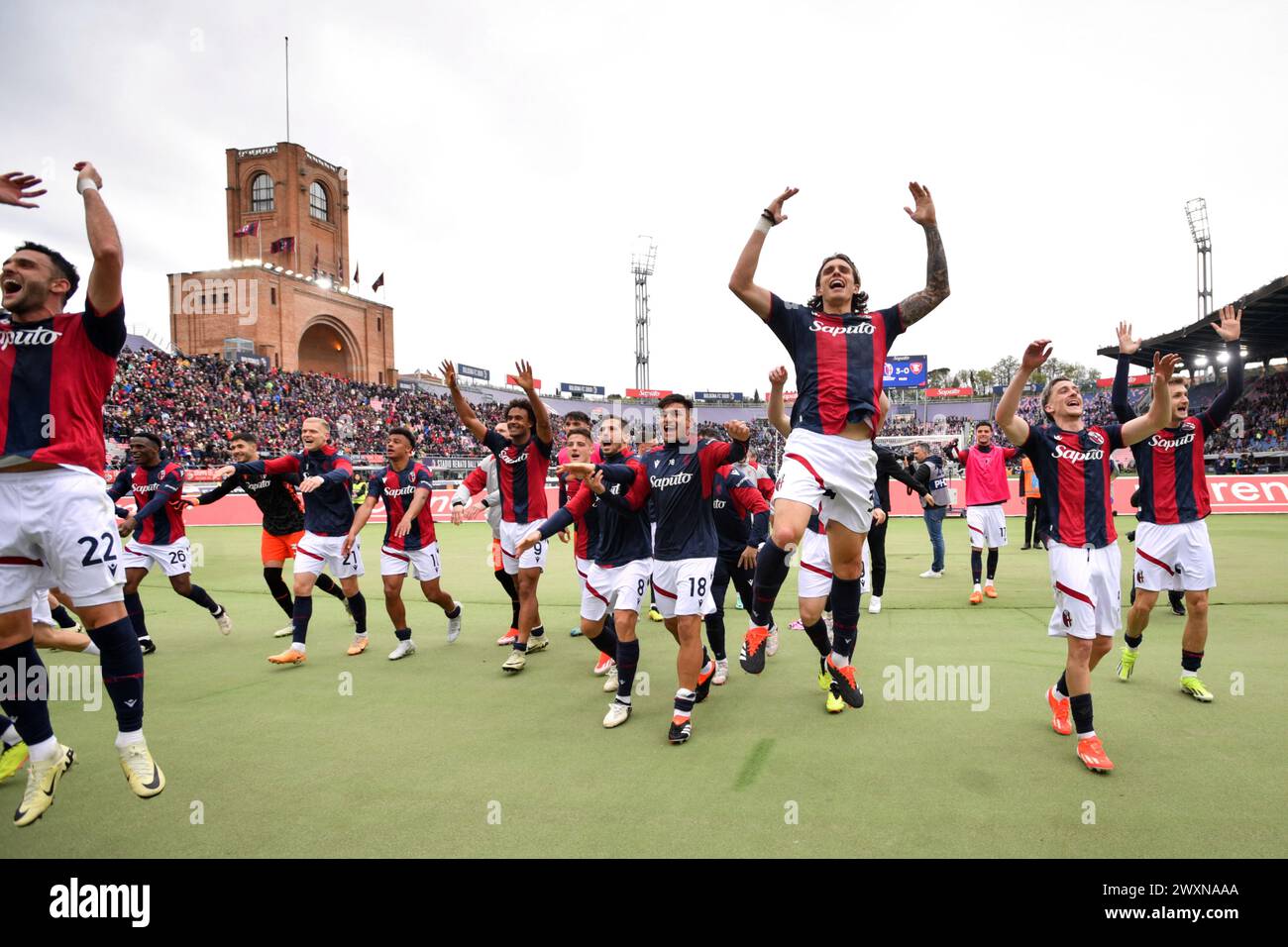 Bologne, Italie. 01st Apr, 2024. Les joueurs de Bologne célèbrent la victoire lors du match de Serie a Tim entre Bologne et Salernitana - Serie A TIM au stade Renato Dall'Ara - Sport, Football - Bologne, Italie - lundi 1 avril 2024 (photo Massimo Paolone/LaPresse) crédit : LaPresse/Alamy Live News Banque D'Images