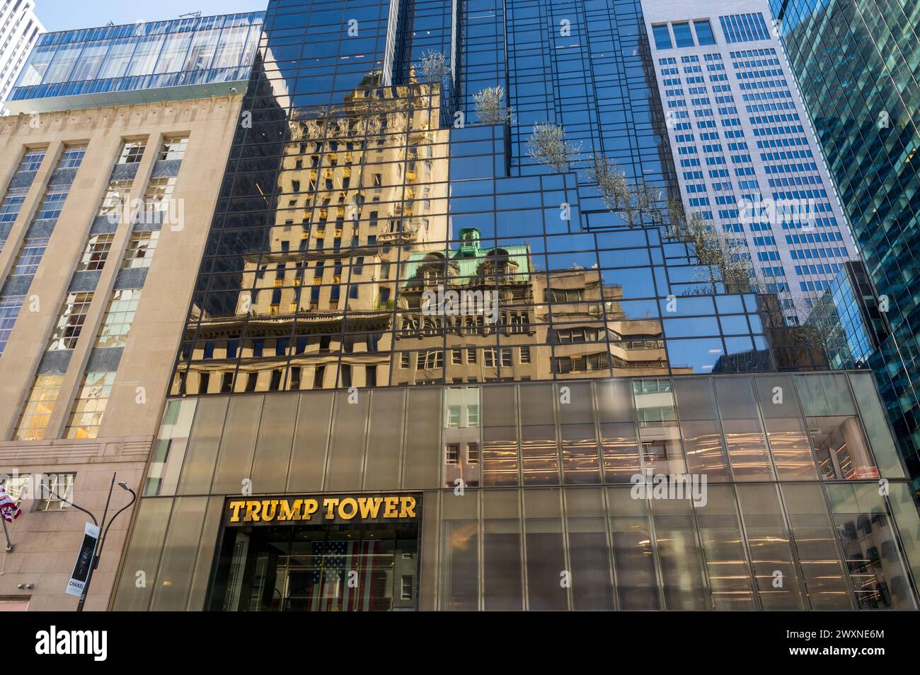 La façade du bâtiment Trump Tower 721–725 Fifth Avenue dans le quartier Midtown Manhattan de New York, Banque D'Images