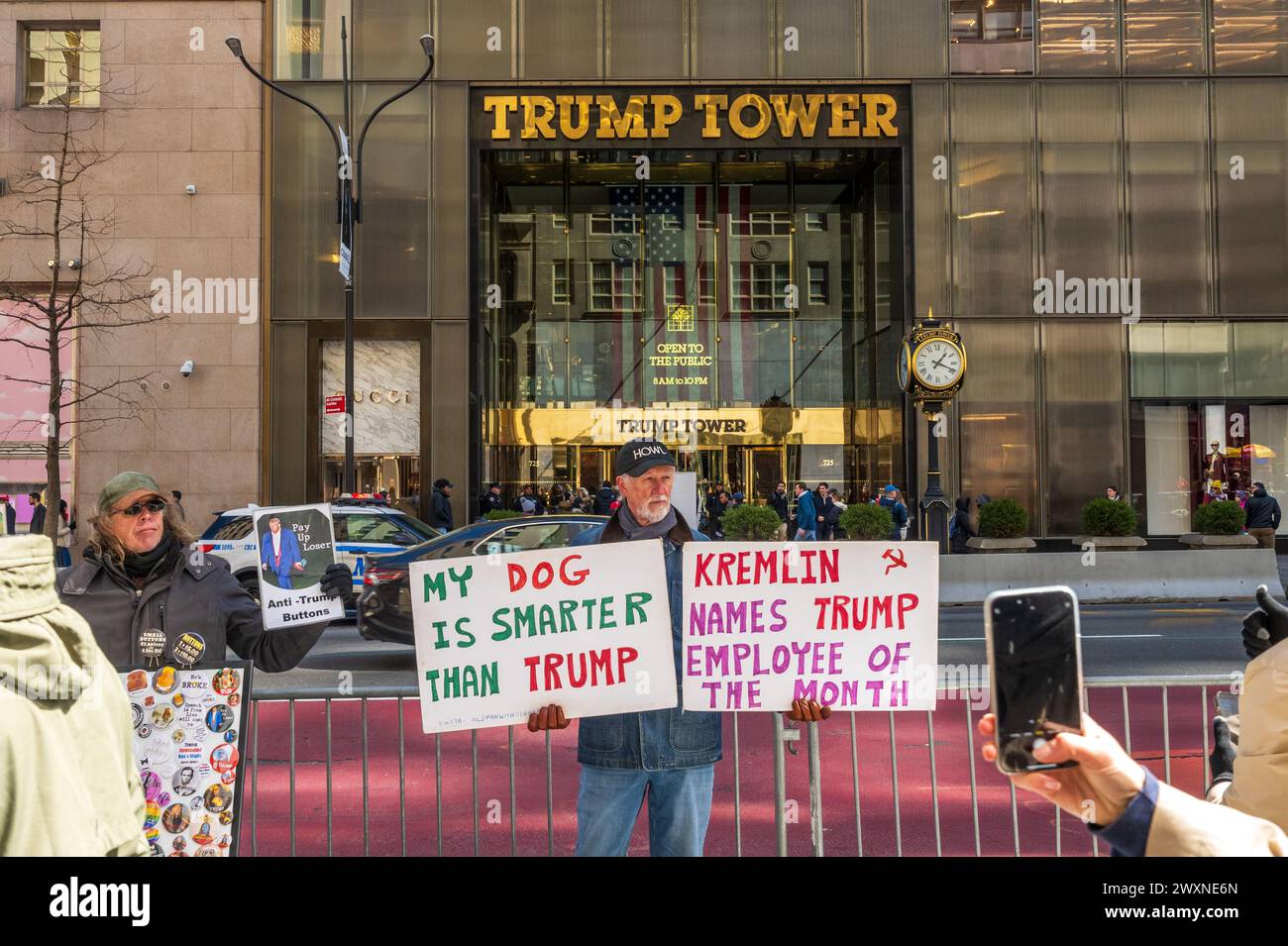 La façade du bâtiment Trump Tower 721–725 Fifth Avenue dans le quartier Midtown Manhattan de New York, Banque D'Images