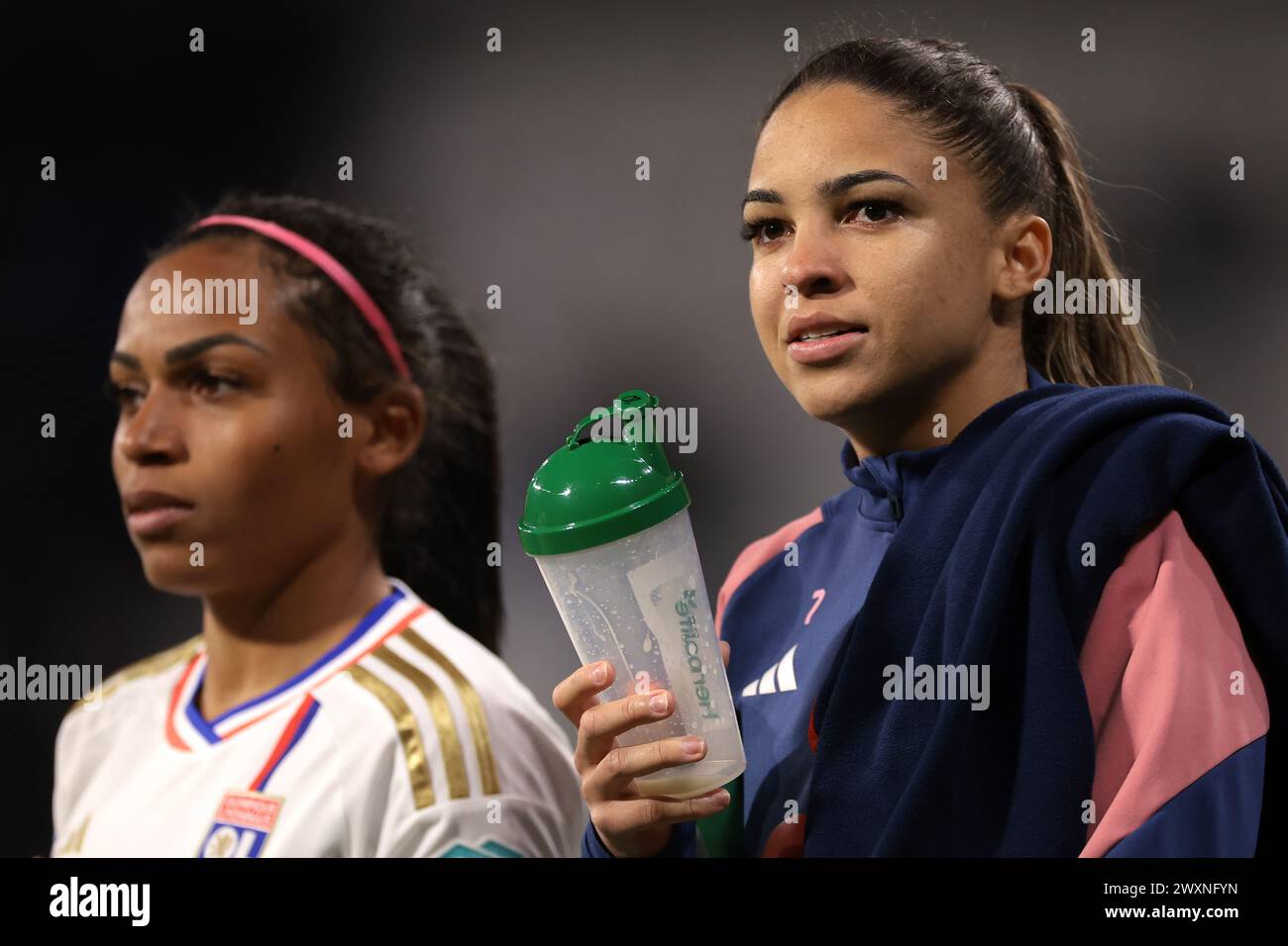 Lyon, France. 27 mars 2024. Delphine Cascarino et Perle Morroni de Lyon réagissent après le coup de sifflet final du match de l'UEFA Womens Champions League à l'OL Stadium de Lyon. Le crédit photo devrait se lire : Jonathan Moscrop/Sportimage crédit : Sportimage Ltd/Alamy Live News Banque D'Images