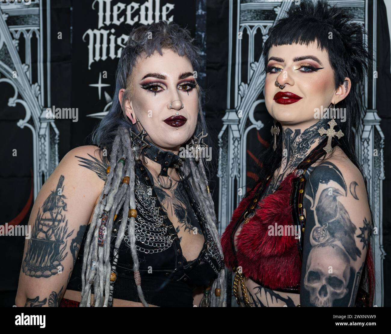 Femmes tatoueuses Needle Mistress à Scottish Tattoo Convention, Édimbourg, Écosse, Royaume-Uni Banque D'Images