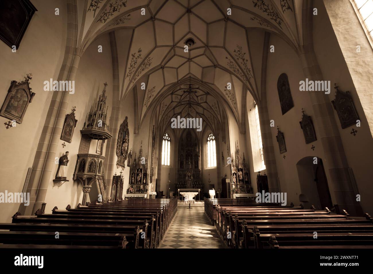 Vue intérieure de l'architecture de l'église de Villandro à Val Isarco, Italie Banque D'Images