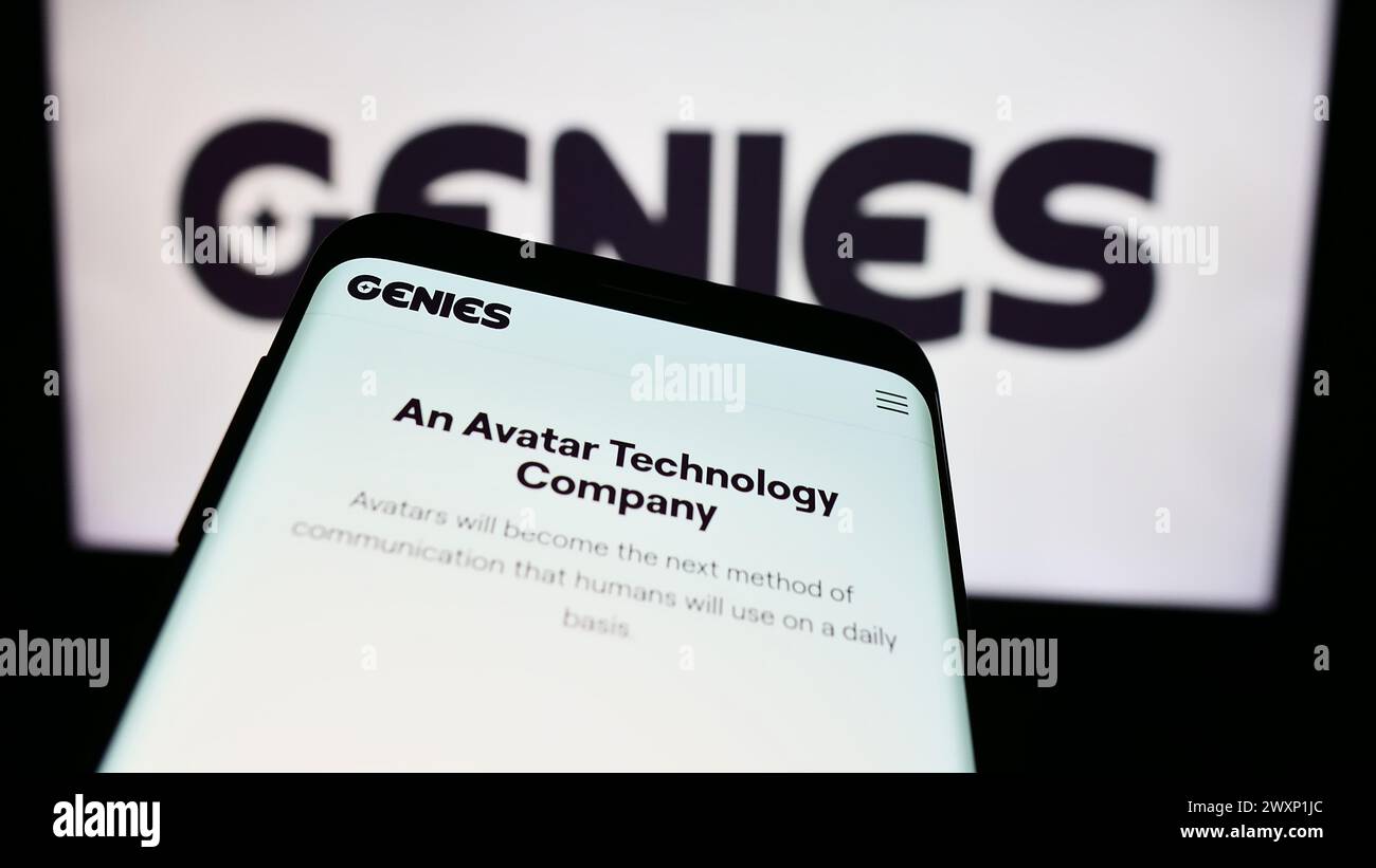 Smartphone avec le site Web de la société américaine Genies Inc, avatar Technology, devant le logo de l'entreprise. Concentrez-vous sur le coin supérieur gauche de l'écran du téléphone. Banque D'Images