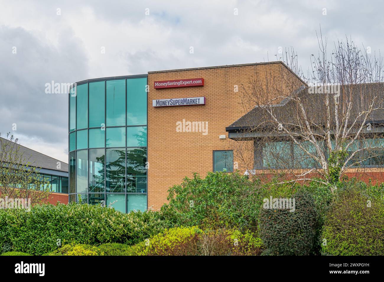 LONDRES, Royaume-Uni - MARS 31 2024 : signe pour MoneySuperMarket.com à leur siège social Banque D'Images