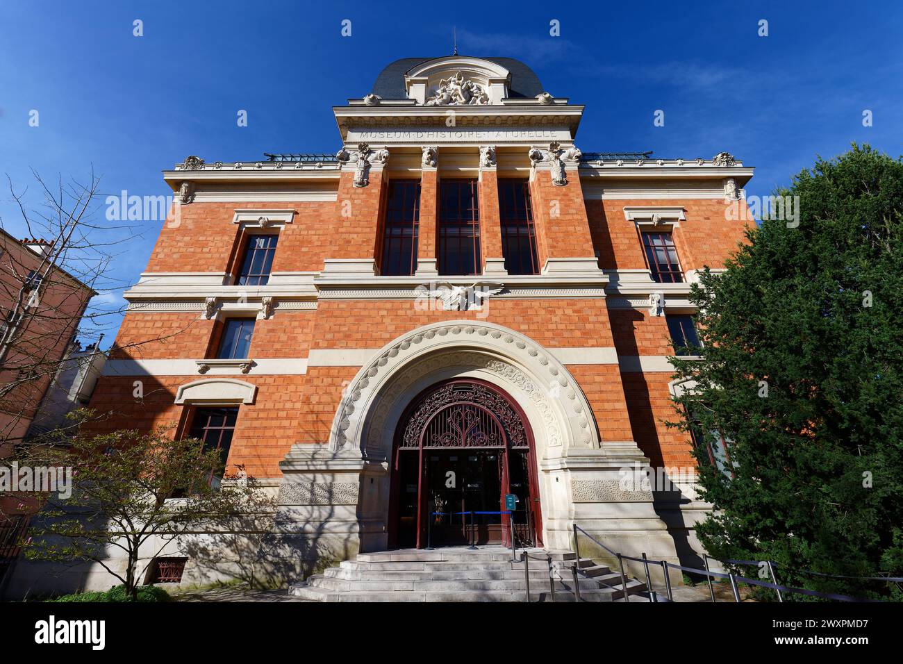 Paris, France-31 mars 2024 : le Muséum d'histoire naturelle est situé dans le jardin des plantes, le vaste jardin botanique de la ville de Paris Banque D'Images