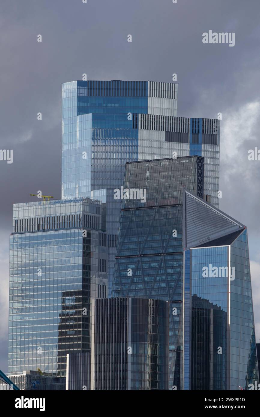 Gratte-ciel de la ville de Londres par un jour de tempête Banque D'Images