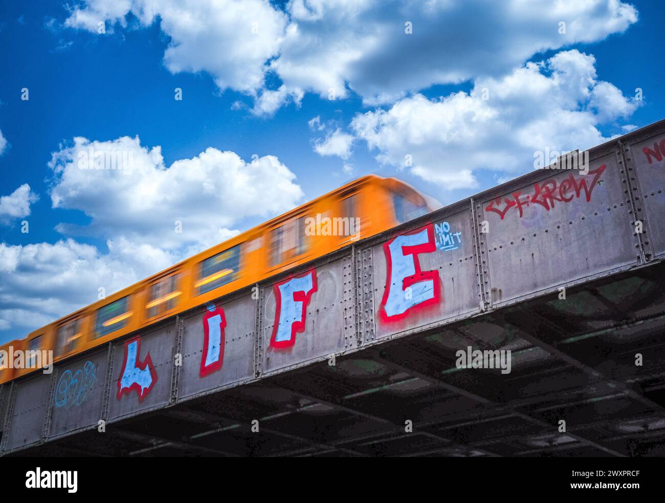 Berlin, Kreuzberg, Skalitzer Str., Mariannenstr. Hochbahn, Graffiti, BVG, U-Bahn Banque D'Images