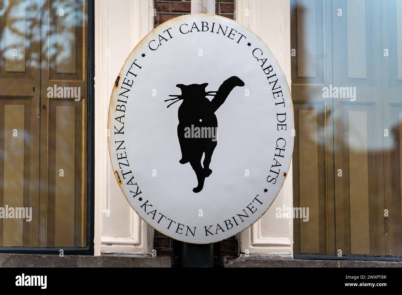 Amsterdam, pays-Bas, 01.04.2024, signe et logo de The Cat Cabinet, un musée d'art représentant des chats situé près du canal Herengracht Banque D'Images