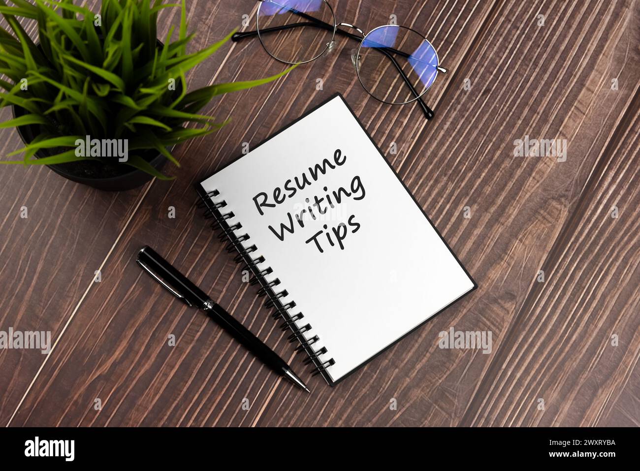 Reprendre l'écriture du texte des conseils sur la pose à plat du bloc-notes Banque D'Images