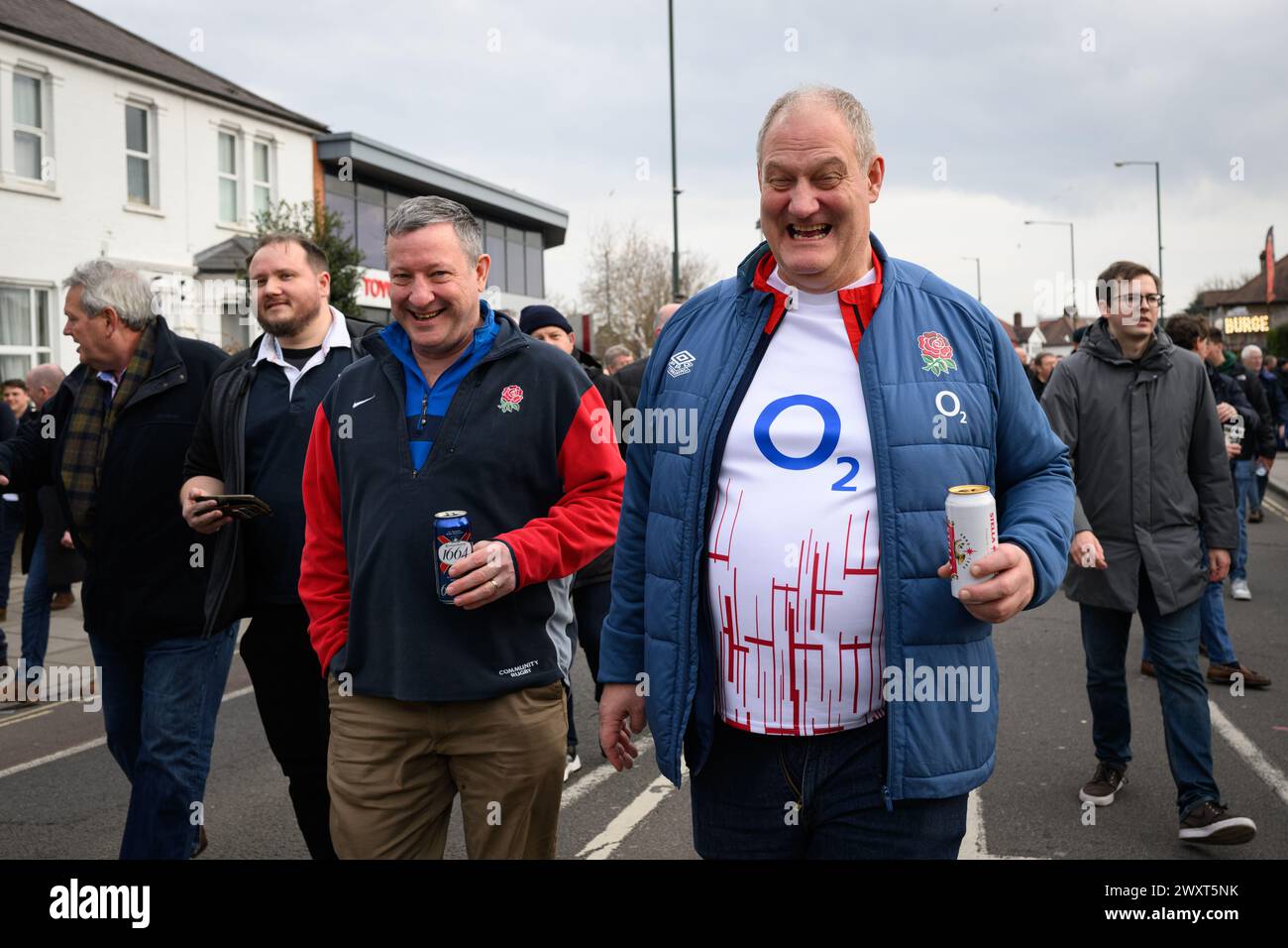 9 mars 2024, Londres, Royaume-Uni : les fans de rugby anglais arrivent au Twickenham Stadium avant que l'Angleterre ne s'attaque à l'Irlande dans le championnat de rugby des six Nations à Londres. Banque D'Images