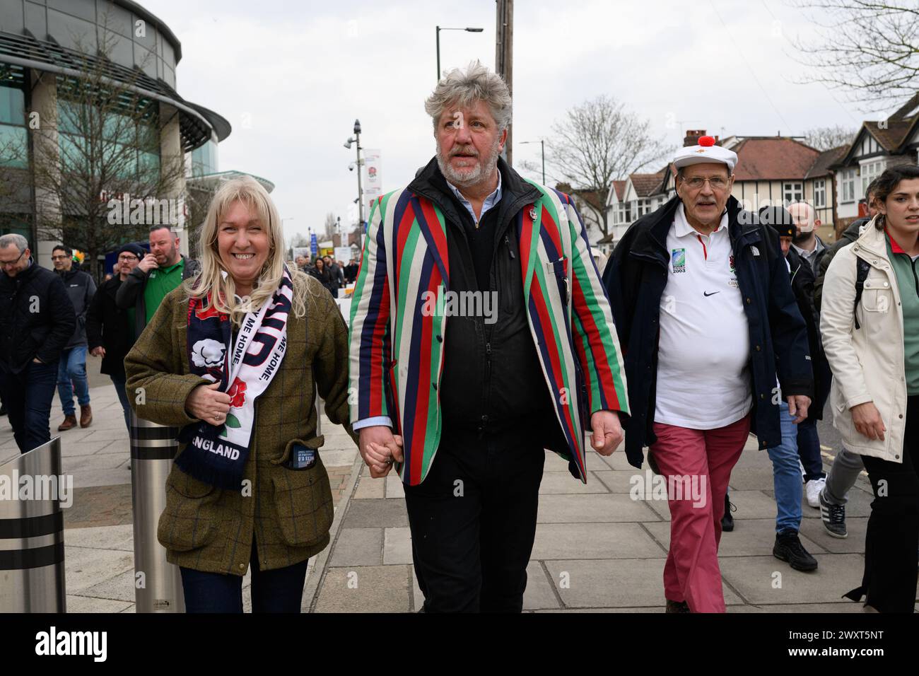 9 mars 2024, Londres, Royaume-Uni : les fans de rugby anglais arrivent au Twickenham Stadium avant que l'Angleterre ne s'attaque à l'Irlande dans le championnat de rugby des six Nations à Londres. Banque D'Images