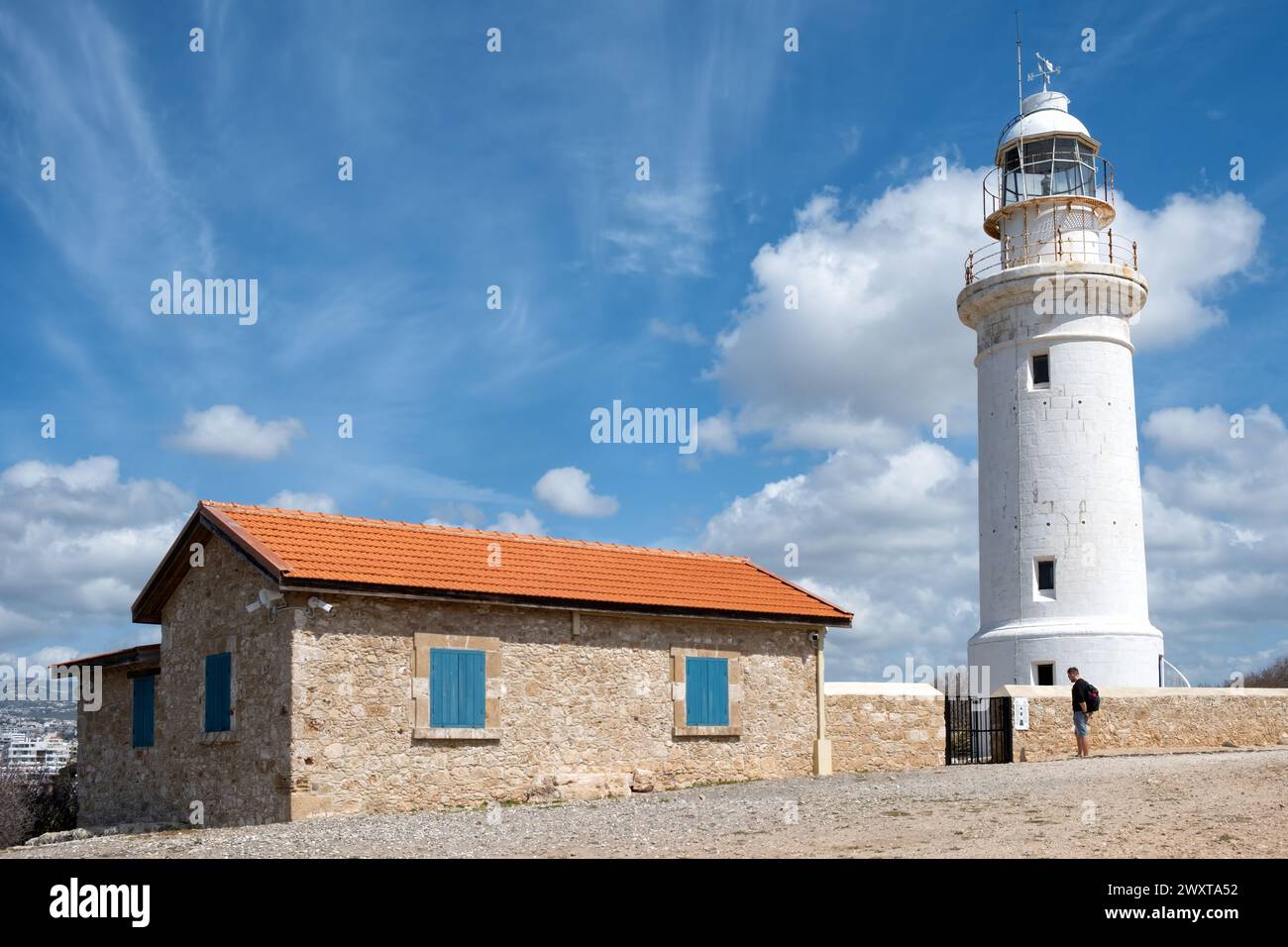 Phare de Paphos et son complexe à Paphos point dans le sud-ouest de Chypre. Auparavant une aide à la navigation maritime, mais maintenant une attraction touristique populaire Banque D'Images