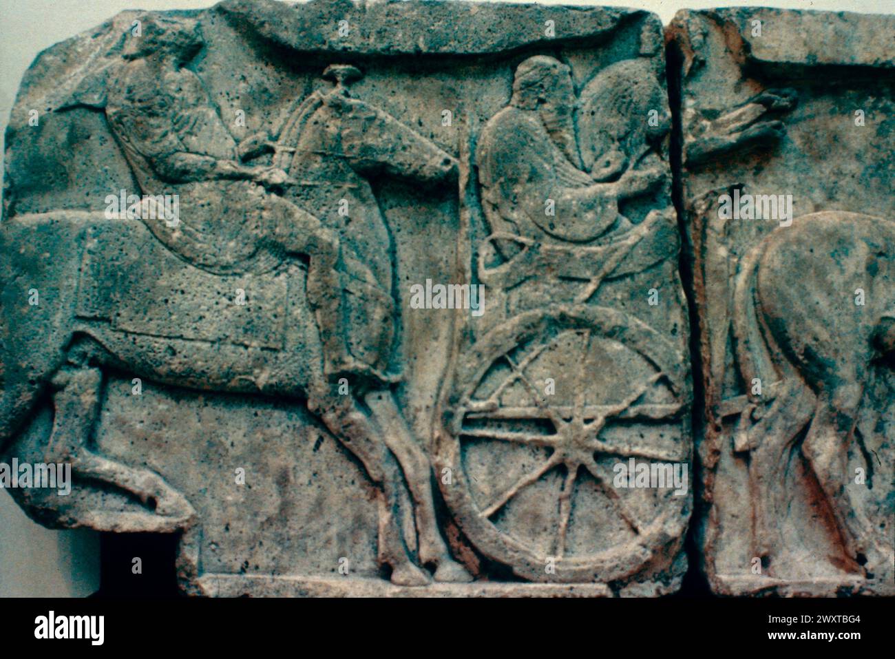 Cavalier grec et char, frise de calcaire d'une tombe à Xanthos, Lycie, Turquie 400 av. J.-C. Banque D'Images