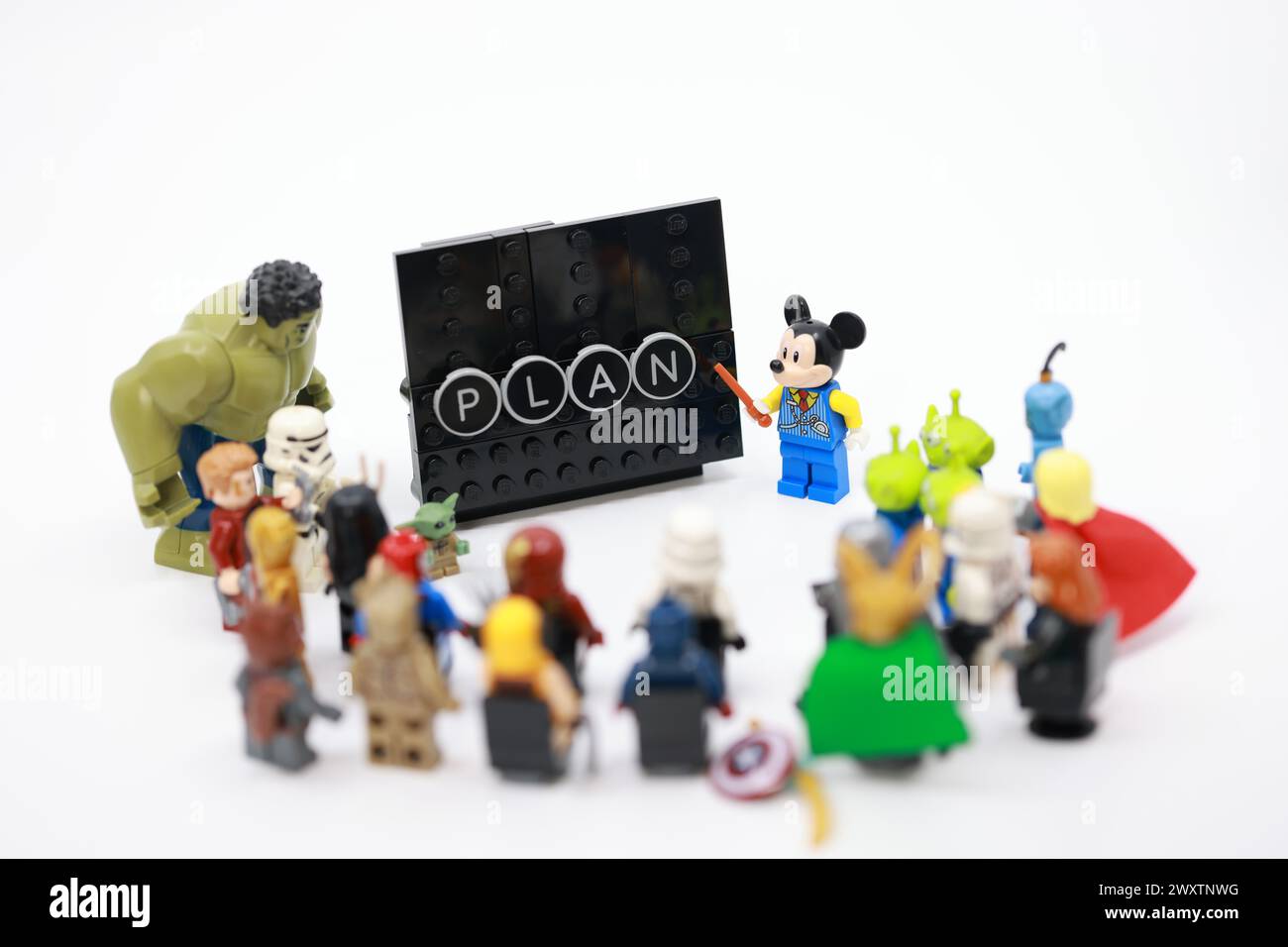 le membre disney discute du plan d'abonnement au cours de la réunion Banque D'Images
