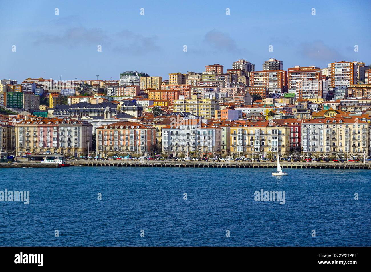 Bâtiments en bord de mer à Santander, ville portuaire en Cantabrie, dans le nord de l'Espagne Banque D'Images