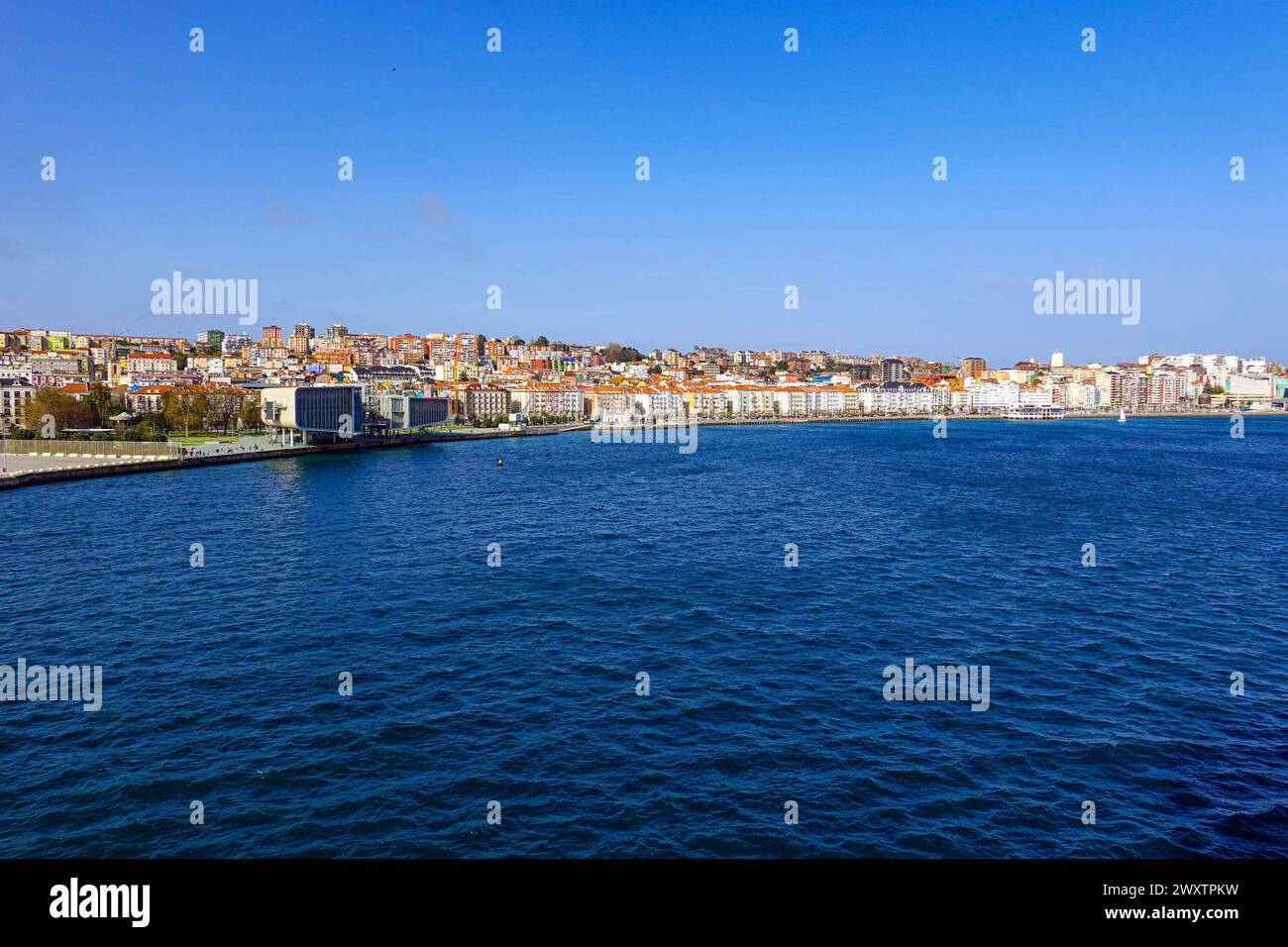 Bâtiments en bord de mer à Santander, ville portuaire en Cantabrie, dans le nord de l'Espagne Banque D'Images