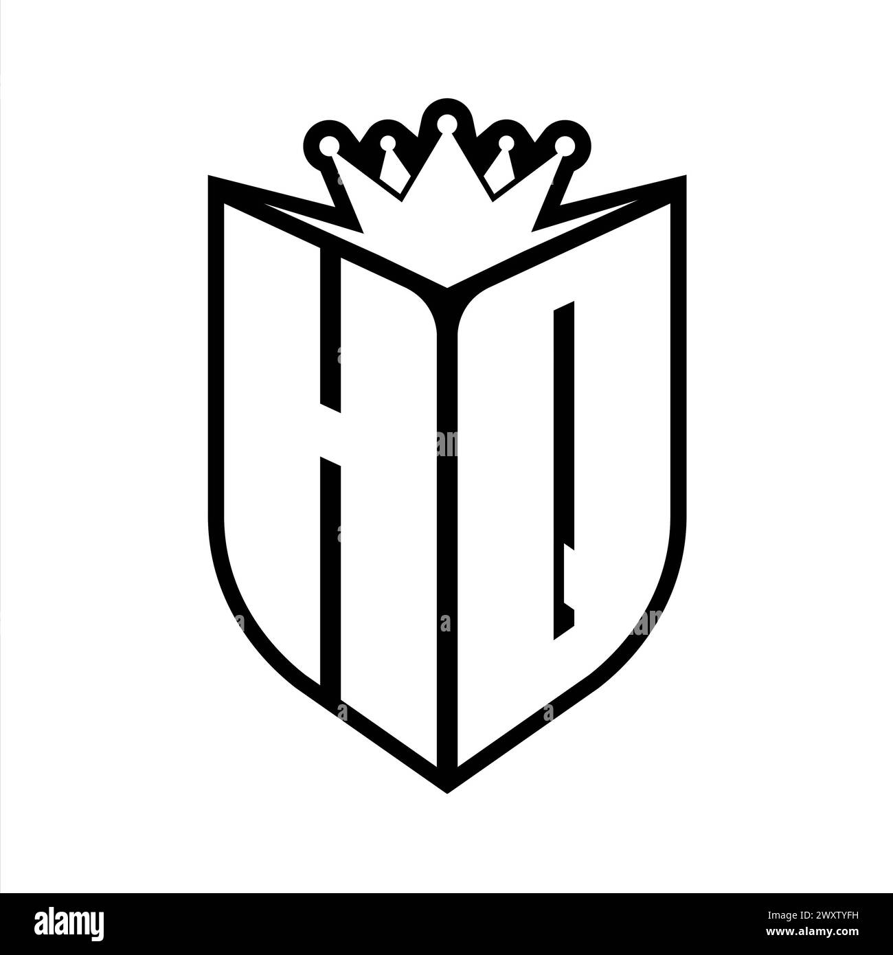Monogramme en gras lettre HQ avec forme de bouclier et couronne pointue à l'intérieur du bouclier modèle de conception de couleur noir et blanc Banque D'Images