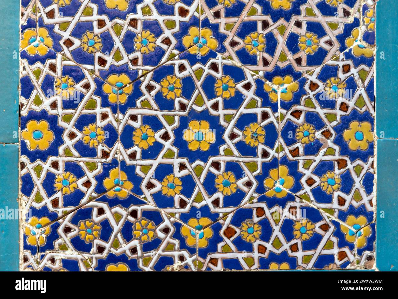 Décoration murale en mosaïque ancienne avec motif arabe, vue de face Banque D'Images