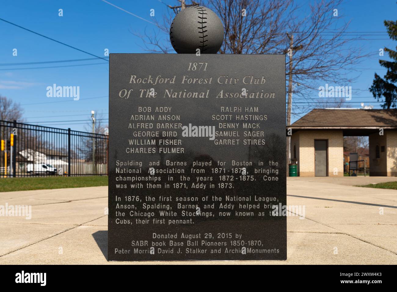 Rockford, Illinois - États-Unis - 28 mars 2024 : monument de baseball au stade Beyer Peaches à Rockford, Illinois, États-Unis. Banque D'Images