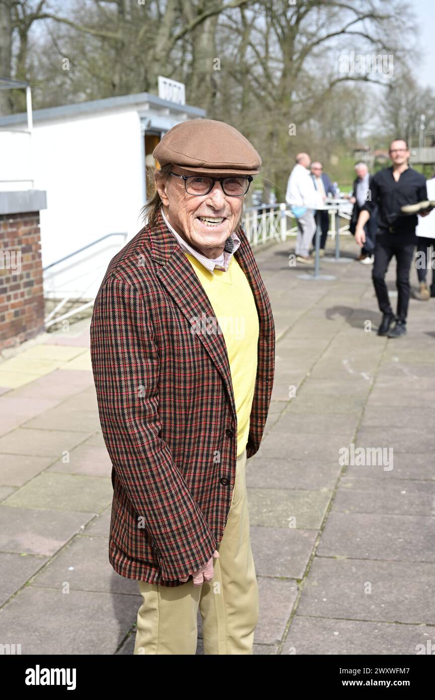 Claus Theo Gärtner BEI der Großen Saisoneröffnung - Pferderennen auf der Rennbahn Hoppegarten. Berlin, 31.03.2024 Banque D'Images