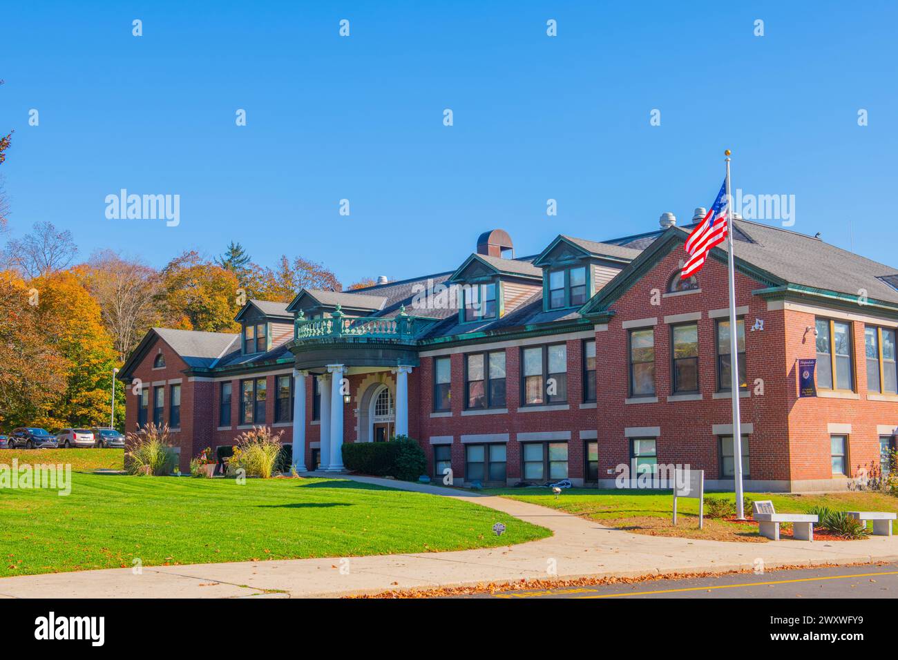 Hopedale Junior Senior High School au 25 Adin Street dans le centre-ville historique de Hopedale, comté de Worcester, Massachusetts ma, États-Unis. Banque D'Images