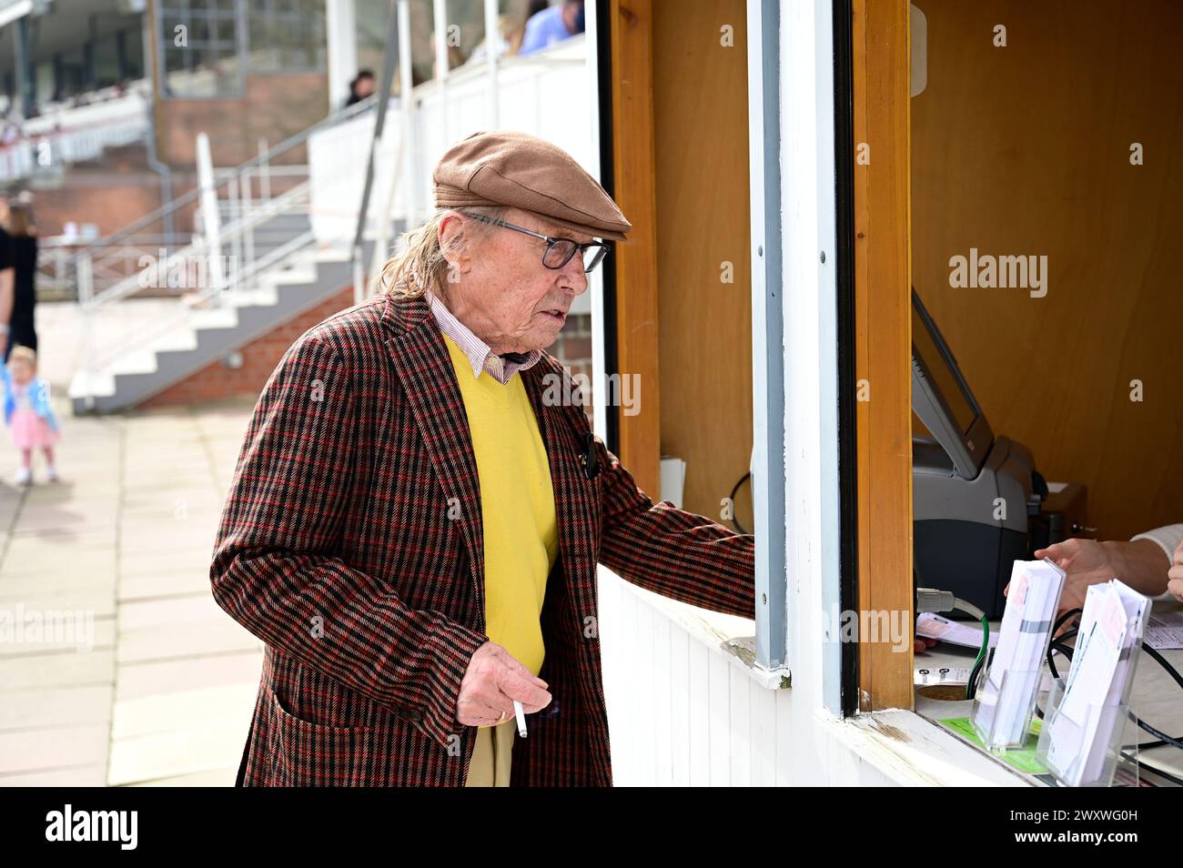 Claus Theo Gärtner BEI der Großen Saisoneröffnung - Pferderennen auf der Rennbahn Hoppegarten. Berlin, 31.03.2024 Banque D'Images