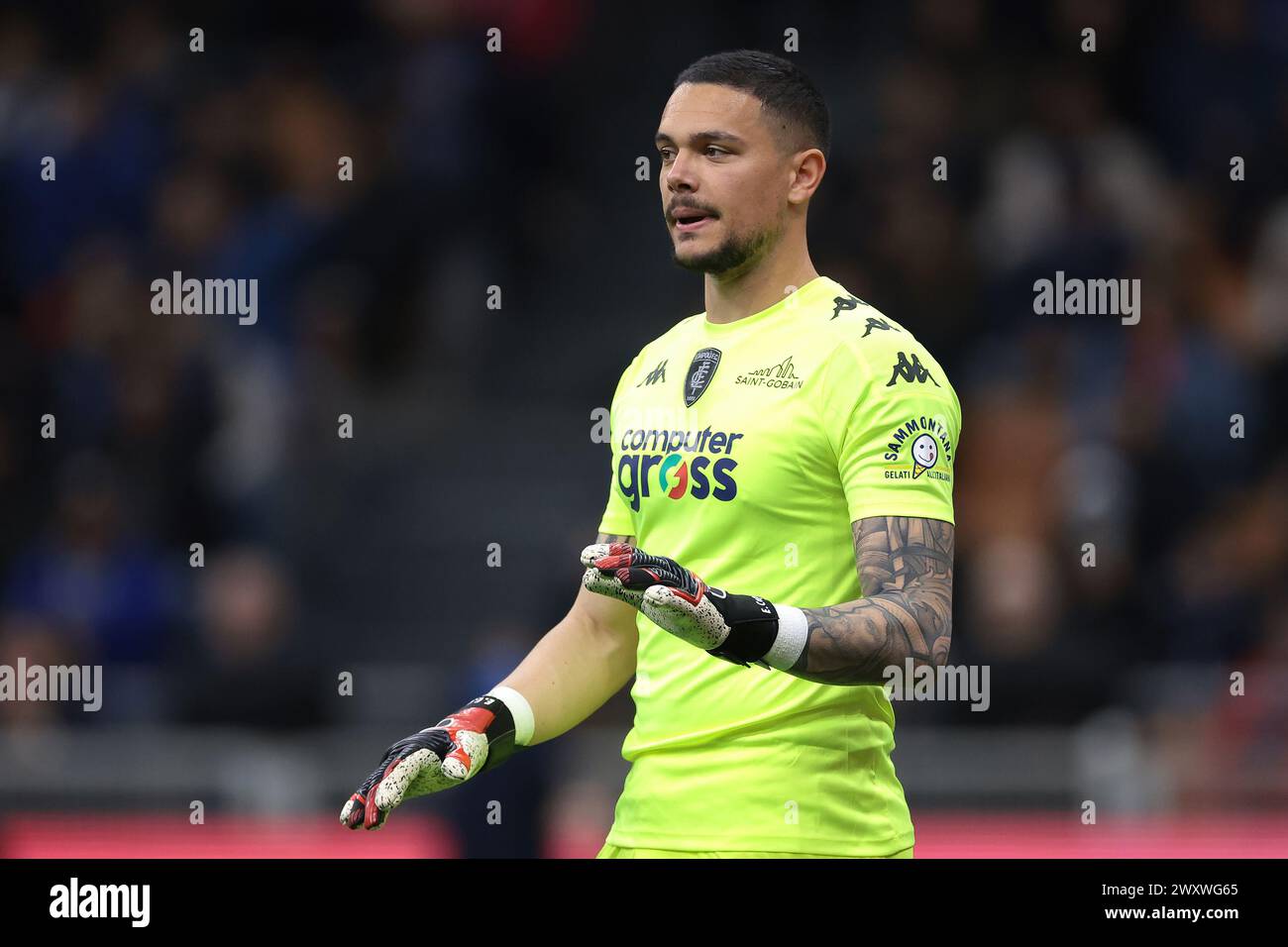 Milan, Italie. 1er avril 2024. Elia Caprile de l'Empoli FC réagit lors du match de Serie A à Giuseppe Meazza, Milan. Le crédit photo devrait se lire : Jonathan Moscrop/Sportimage crédit : Sportimage Ltd/Alamy Live News Banque D'Images