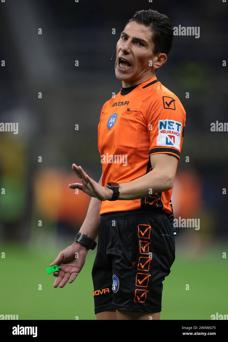 Milan, Italie. 1er avril 2024. L'arbitre Federico Dionisi réagit lors du match de Serie A à Giuseppe Meazza, Milan. Le crédit photo devrait se lire : Jonathan Moscrop/Sportimage crédit : Sportimage Ltd/Alamy Live News Banque D'Images