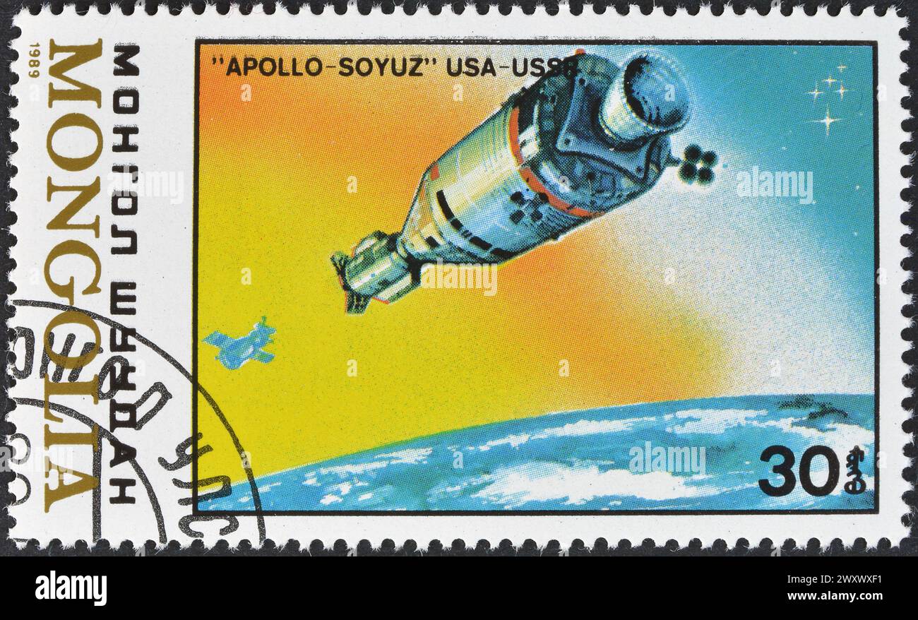 Timbre-poste annulé imprimé par la Mongolie, qui promeut la recherche spatiale. Banque D'Images