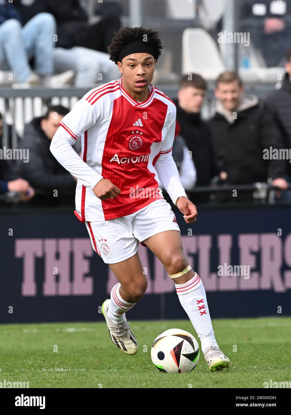 AMSTERDAM - Sanyika Bergtop de l'Ajax U17 lors du match Ajax future Cup 2024 entre l'Ajax O17 et le FK Partizan O17 au complexe sportif de Toekomst le 1er avril 2024 à Amsterdam, pays-Bas. ANP | Hollandse Hoogte | GERRIT VAN COLOGNE Banque D'Images