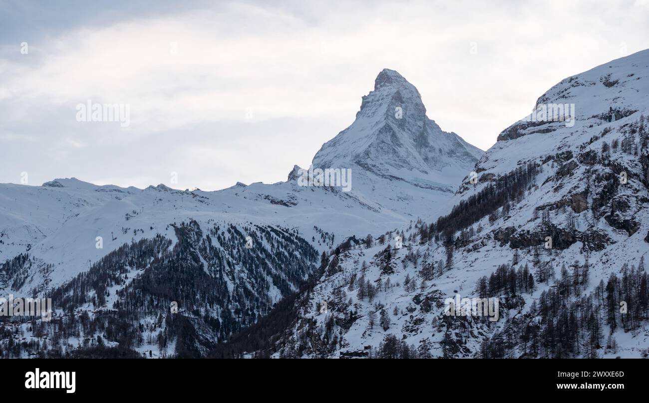 Majesté d'hiver du Cervin, Zermatt, Suisse sommets couverts de neige Banque D'Images