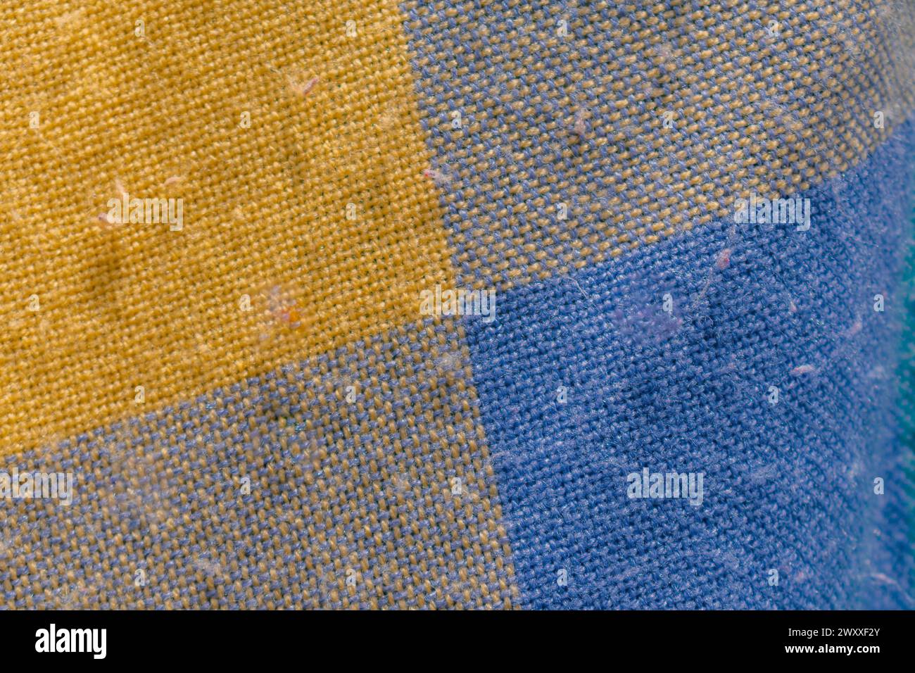 détail du tissu de laine coloré porté par l'utilisation avec quelques taches sur elle, texture du tissu Banque D'Images