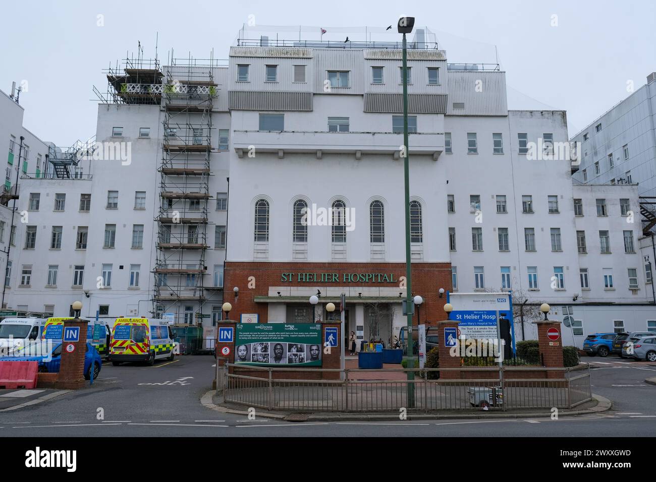 Londres, Royaume-Uni. Vue extérieure de l'hôpital St Helier dans le sud de Londres. L'hôpital est géré par Epsom et St Helier University Hospitals Trust. Banque D'Images