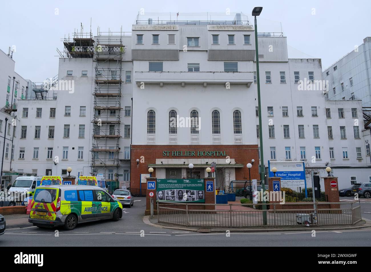 Londres, Royaume-Uni. Vue extérieure de l'hôpital St Helier dans le sud de Londres. L'hôpital est géré par Epsom et St Helier University Hospitals Trust. Banque D'Images
