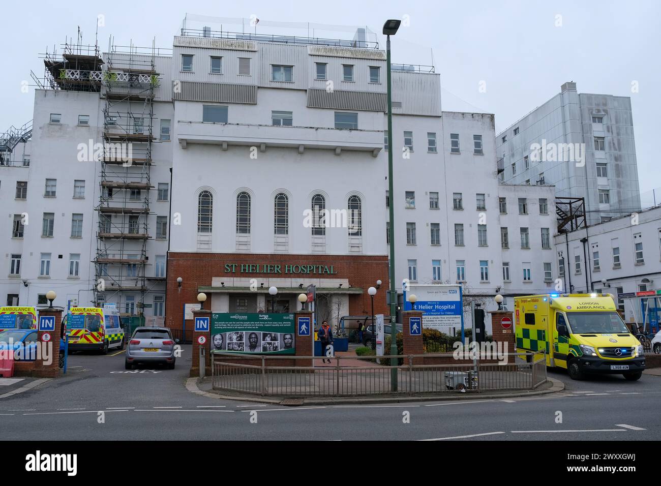 Londres, Royaume-Uni. Vue extérieure de l'hôpital St Helier dans le sud de Londres. L'hôpital est géré par Epsom et St Helier University Hospitals Trust. Banque D'Images