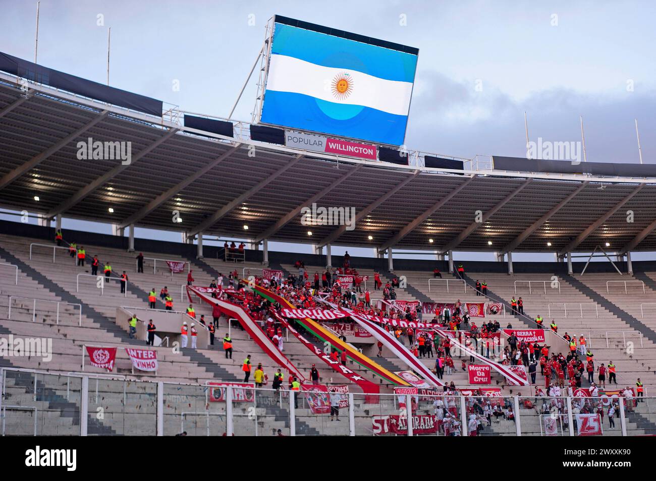 2 avril 2024 : Estádio Mario Alberto Kempes, Córdoba, Argentine : Torcedores of Internacional, pendant Belgrano et Internacional, 1er tour du groupe c de la Copa Sul-America 2024, Banque D'Images