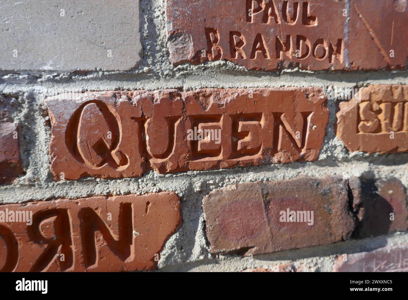 Los Angeles, Californie, USA 2 avril 2024 Queen Brick au Rainbow Bar & Grill sur Sunset Blvd le 2 avril 2024 à Los Angeles, Californie, USA. Photo de Barry King/Alamy Stock photo Banque D'Images