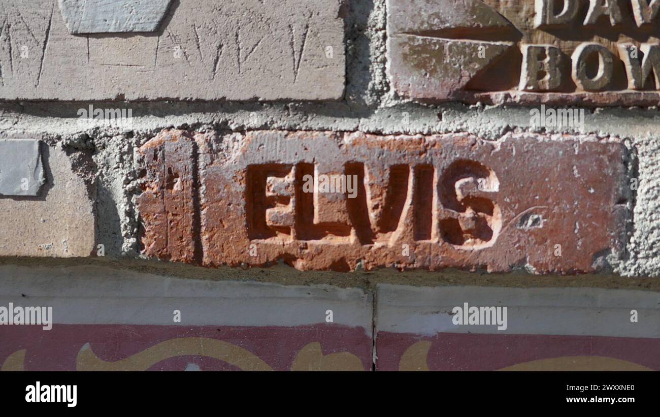 Los Angeles, Californie, USA 2 avril 2024 Elvis Brick au Rainbow Bar & Grill sur Sunset Blvd le 2 avril 2024 à Los Angeles, Californie, USA. Photo de Barry King/Alamy Stock photo Banque D'Images