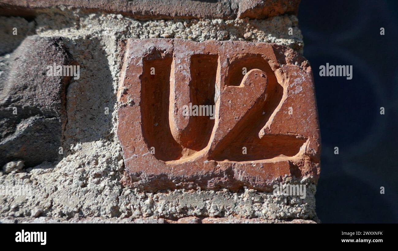 Los Angeles, Californie, USA 2 avril 2024 brique U2 au Rainbow Bar & Grill sur Sunset Blvd le 2 avril 2024 à Los Angeles, Californie, USA. Photo de Barry King/Alamy Stock photo Banque D'Images