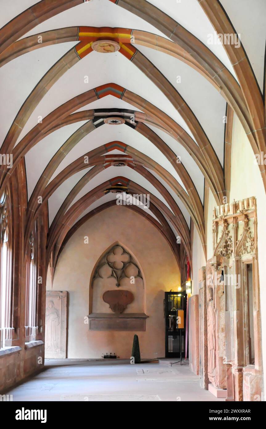 La haute cathédrale de Mayence, chapelle voûtée à l'architecture médiévale et aux motifs sacrés, Mayence, Rhénanie-Palatinat, Allemagne Banque D'Images