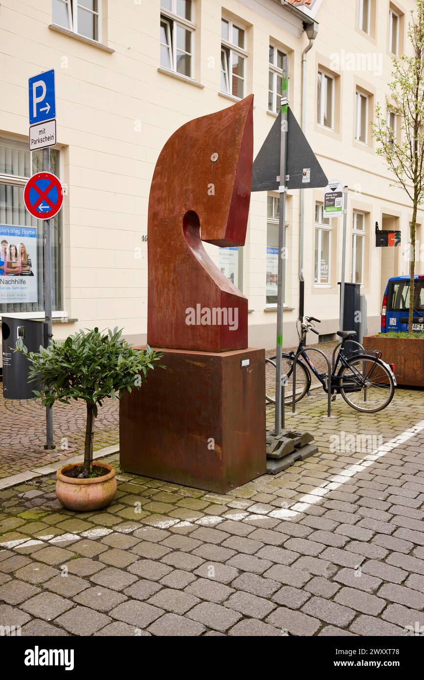 Sculpture caballus, une tête de cheval stylisée, par l'artiste Demir Demiroski-Mak à Warendorf, district de Warendorf, Rhénanie du Nord-Westphalie, Allemagne Banque D'Images
