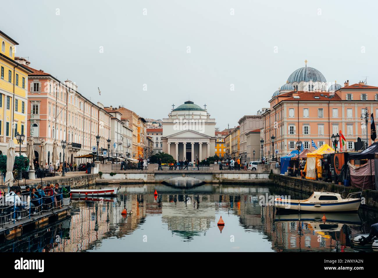 Trieste Italie - 30 mars 2024 : vue sur le canal Grande à Trieste, Italie. Banque D'Images