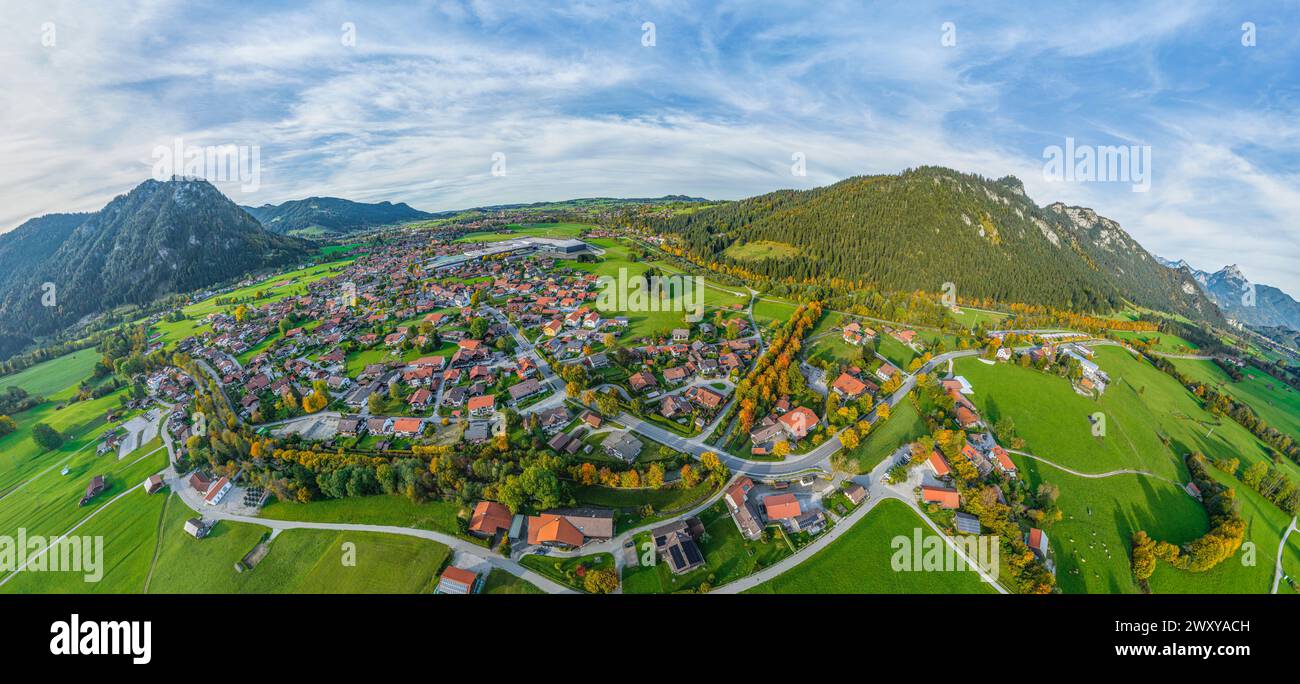 Vue de la région de Pfronten-Steinach dans l'est du Allgäu en fin d'après-midi en automne Banque D'Images