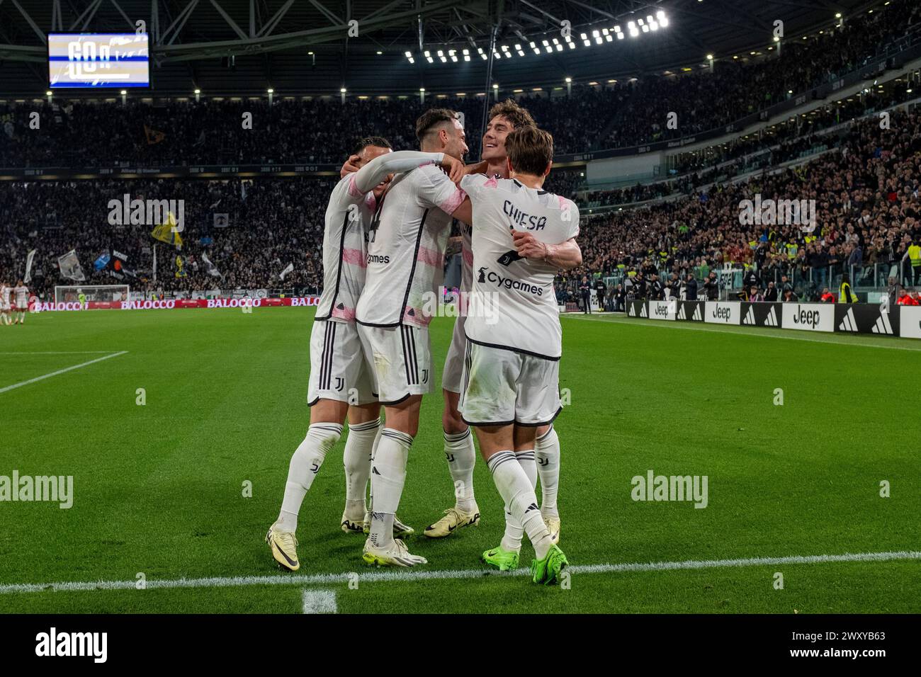 Dusan Vlahovic du Juventus FC célèbre avec ses coéquipiers après avoir marqué lors du match de la Coppa Italia entre le Juventus FC et le SS Lazio à Allianz Stadi Banque D'Images