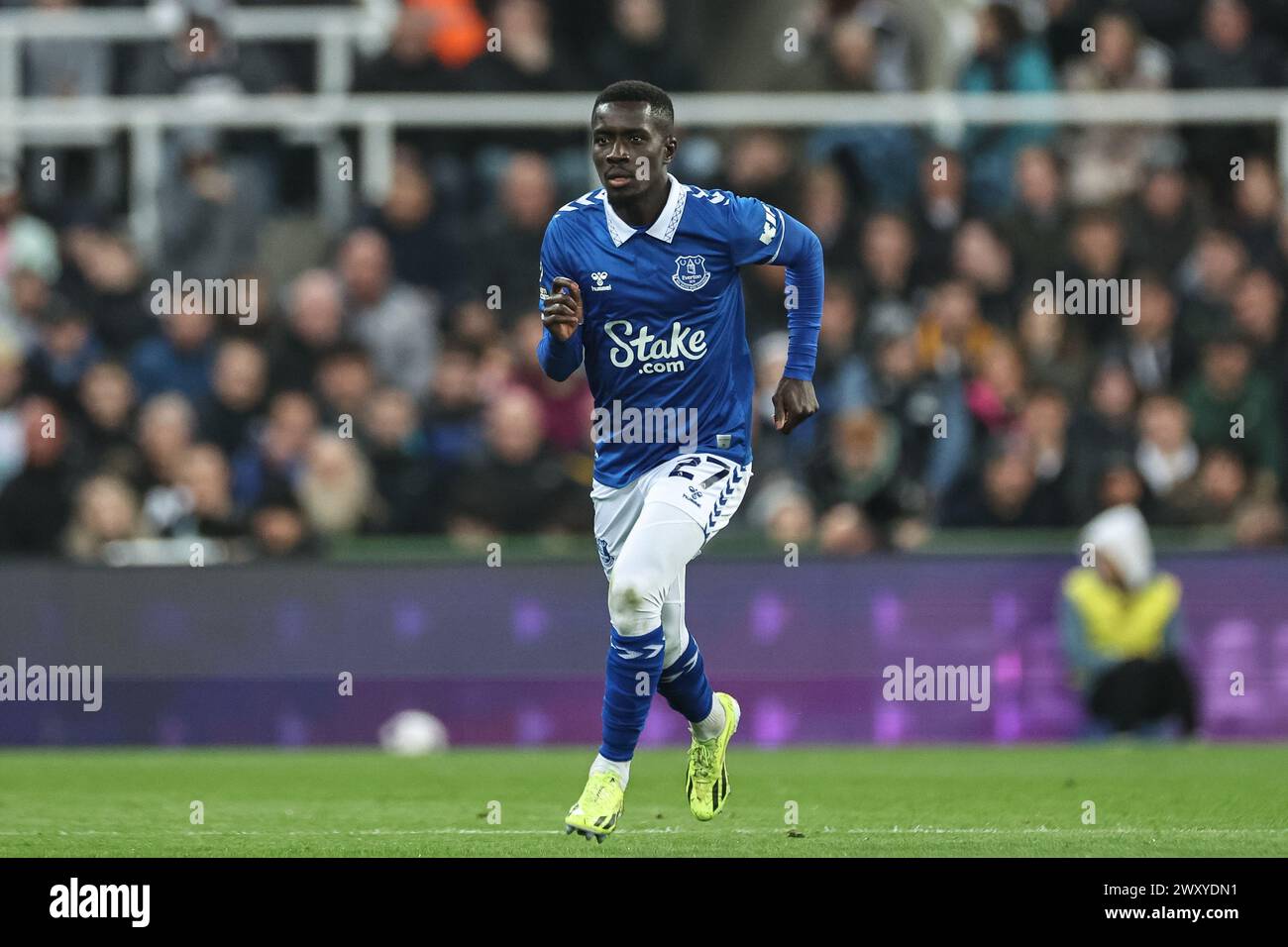 Idrissa Gueye d'Everton lors du match de premier League Newcastle United vs Everton à l'occasion James's Park, Newcastle, Royaume-Uni, 2 avril 2024 (photo Mark Cosgrove/News images) Banque D'Images