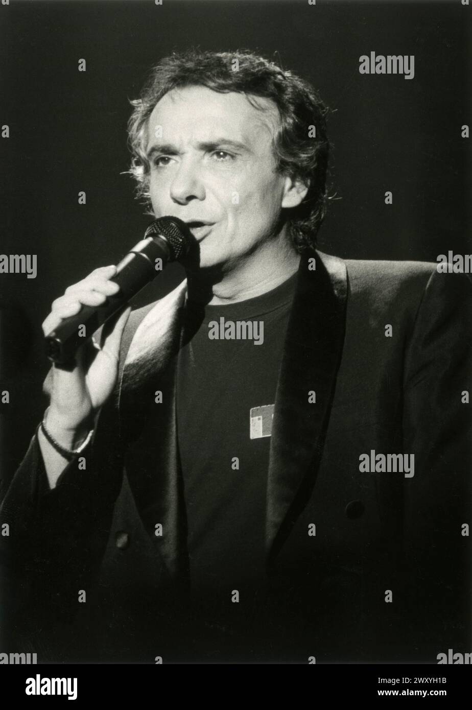 Reims (nord-est de la France) : le chanteur Michel Sardou en concert dans les années 80 Banque D'Images