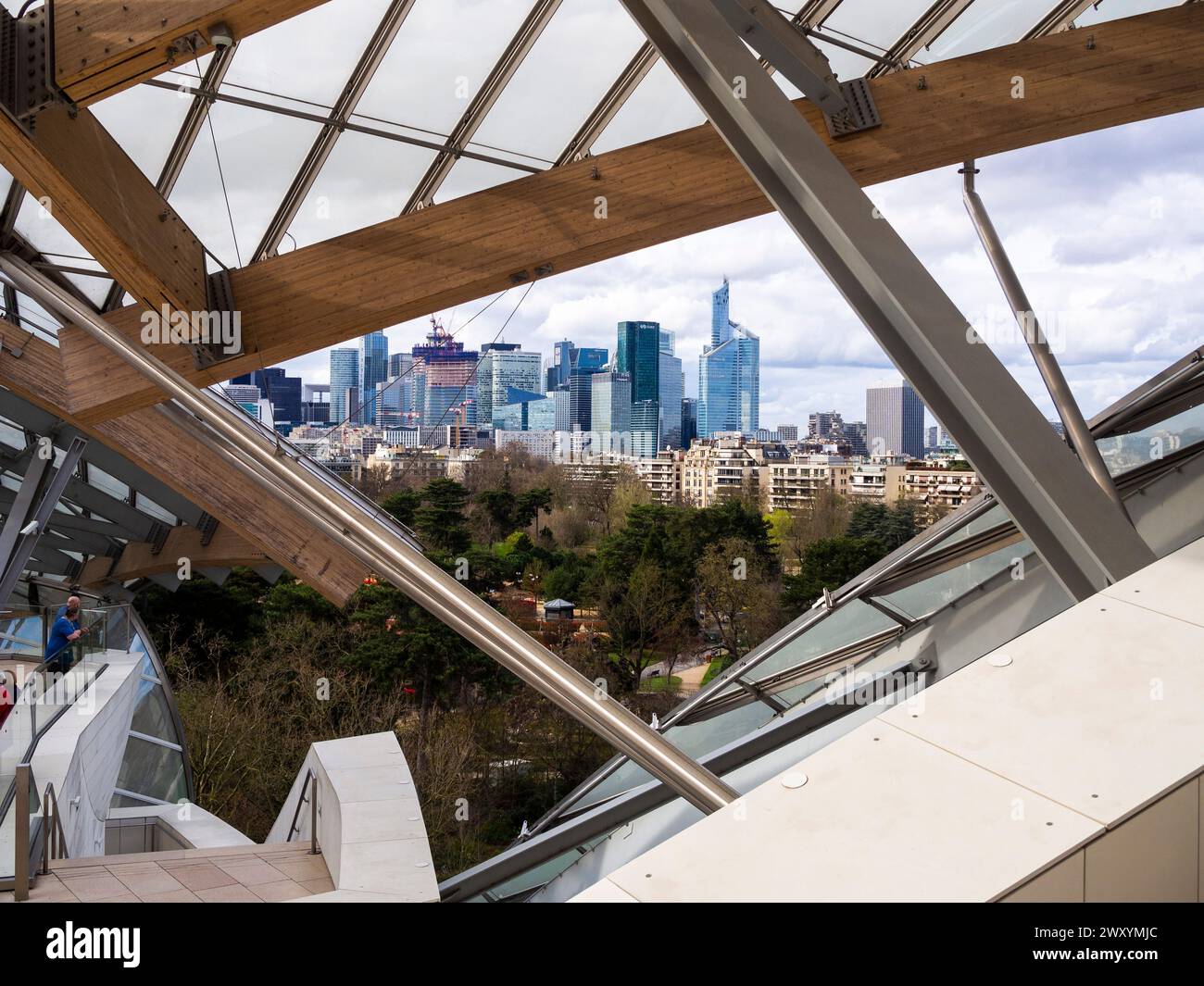 Paris. Vue sur le quartier financier de la Défense depuis la Fondation Louis Vuitton. Ile de France. France Banque D'Images