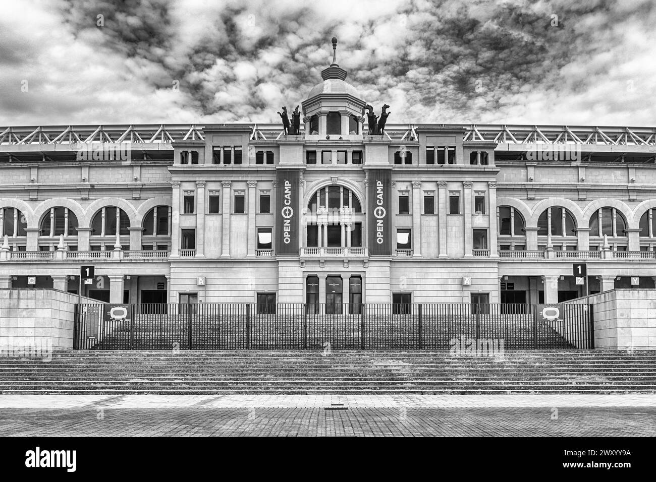 BARCELONE - AOÛT 11 : façade du stade olympique Lluis Companys dans le complexe de l'anneau olympique situé sur la colline de Montjuic, Barcelone, Catalogne, Espagne, Banque D'Images